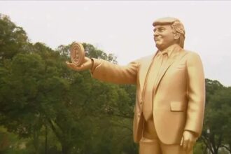 A 12-foot golden statue of Trump holding Bitcoin sparked controversy and discussion about politics and monetary policy during the Fed's interest rate cuts.