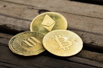 Bitcoin and Ether ETF outflows with Solana ETF inflows chart